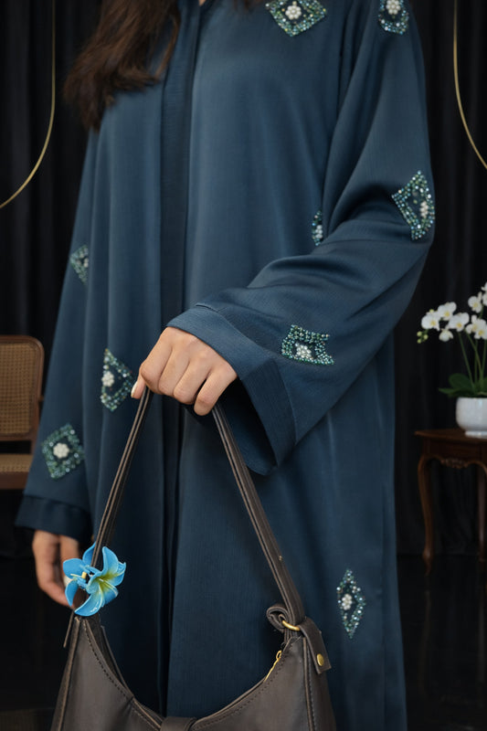 Layla diamond cut luxury abaya for women in Pakistan by Abdanis