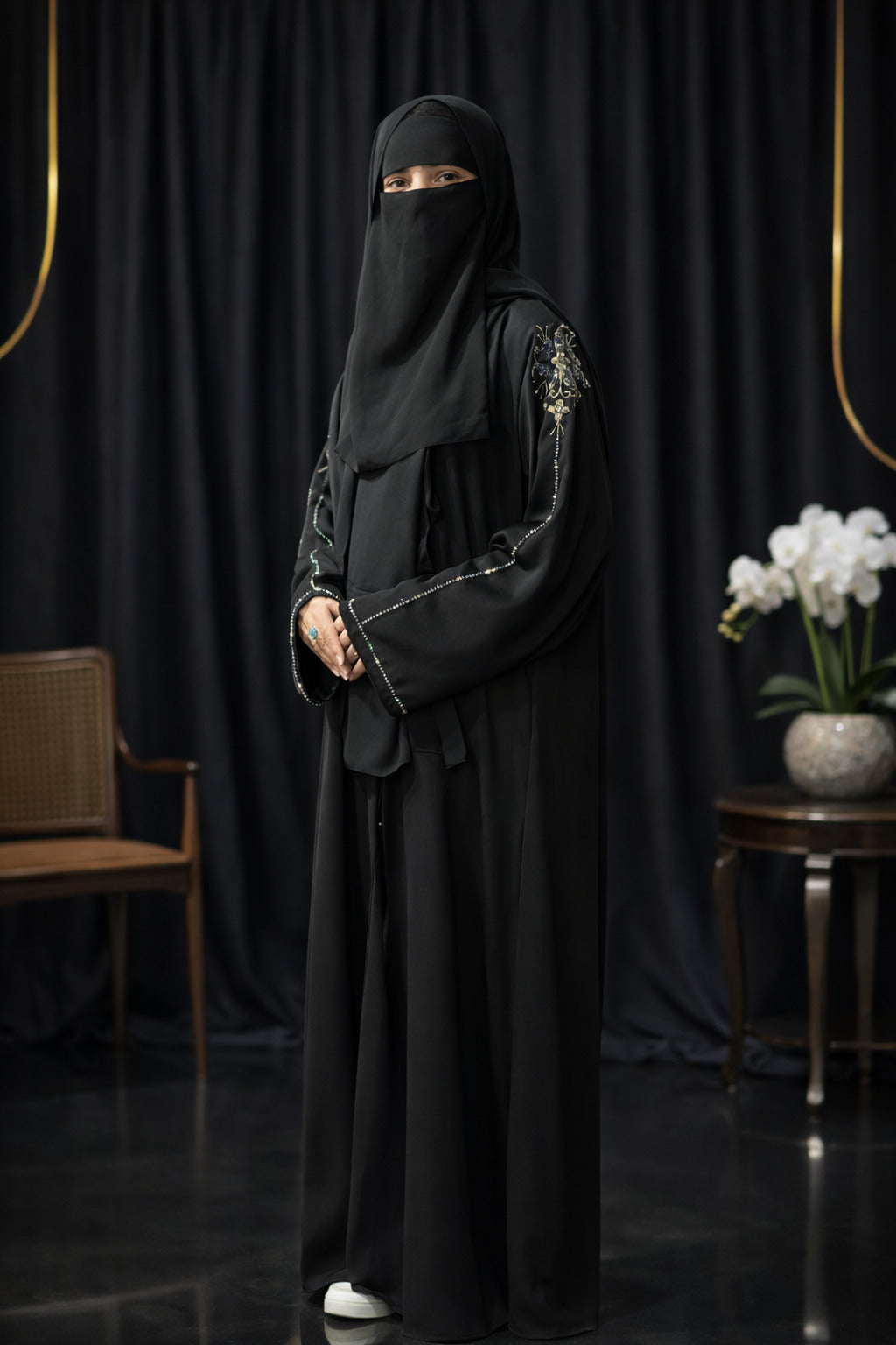 Black Shoulder & Back Contrast Handwork Luxury Abaya| Abdanis